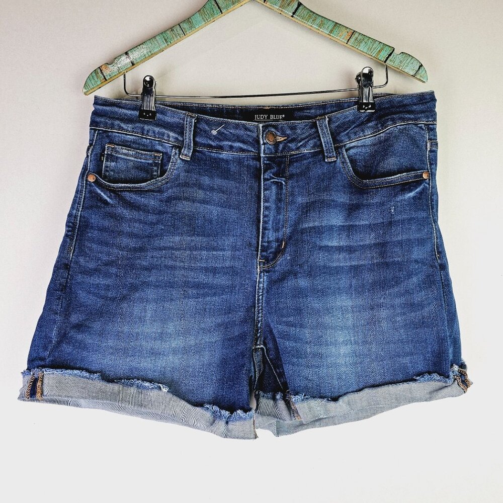 Judy Blue Mid Rise Cuffed Hem Med Wash Denim Shorts JB150038, Plus Size, 2XL
